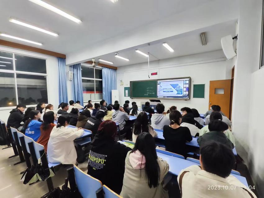 第十期阳光讲堂照片1.jpg